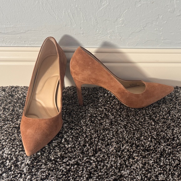 Gianni Bini Shoes - Gianni Bini Tan Suede Heels. Size 8. Worn twice.